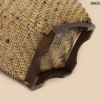 kézzel fonott rattan tárolókosár fedéllel alulról nagyítva