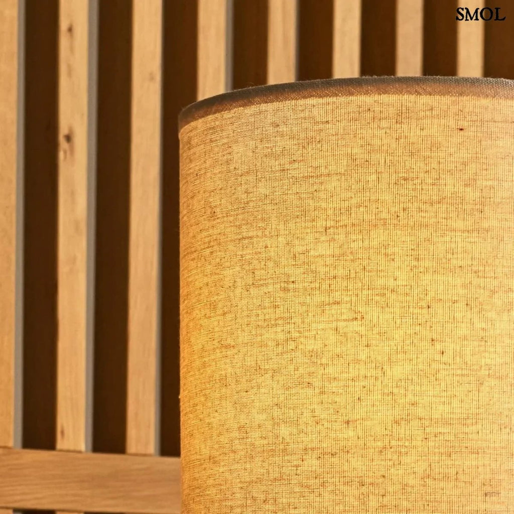 Sötétbarna Fa Asztali Lámpa Len Lámpaernyővel | LARA DARK - SMOL