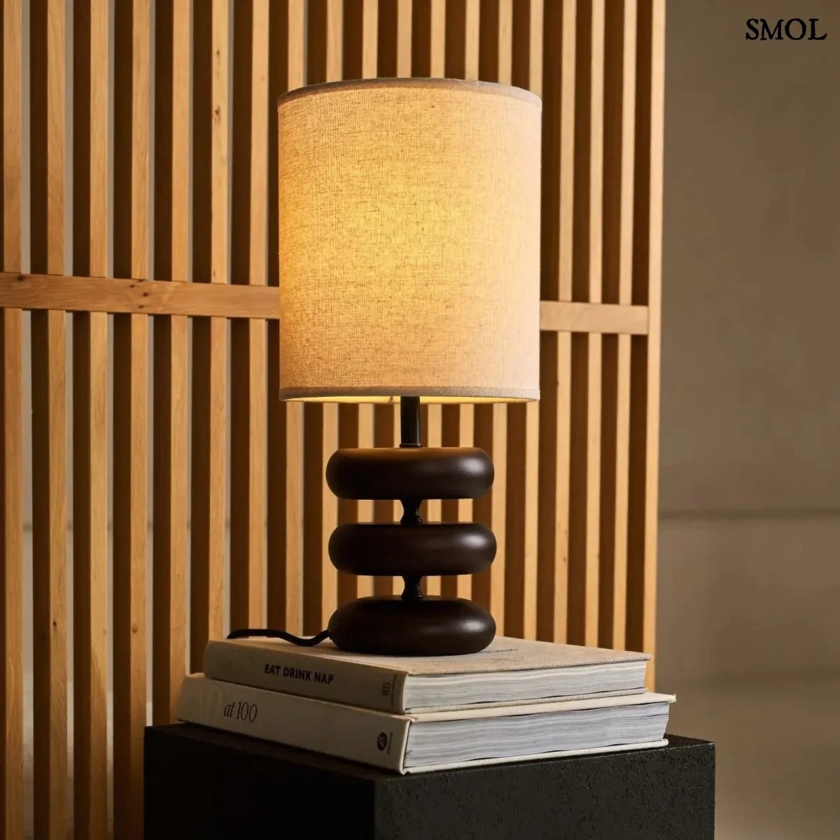 Sötétbarna Fa Asztali Lámpa Len Lámpaernyővel | LARA DARK - SMOL