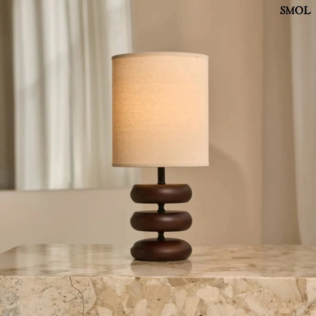 Sötétbarna Fa Asztali Lámpa Len Lámpaernyővel | LARA DARK - SMOL