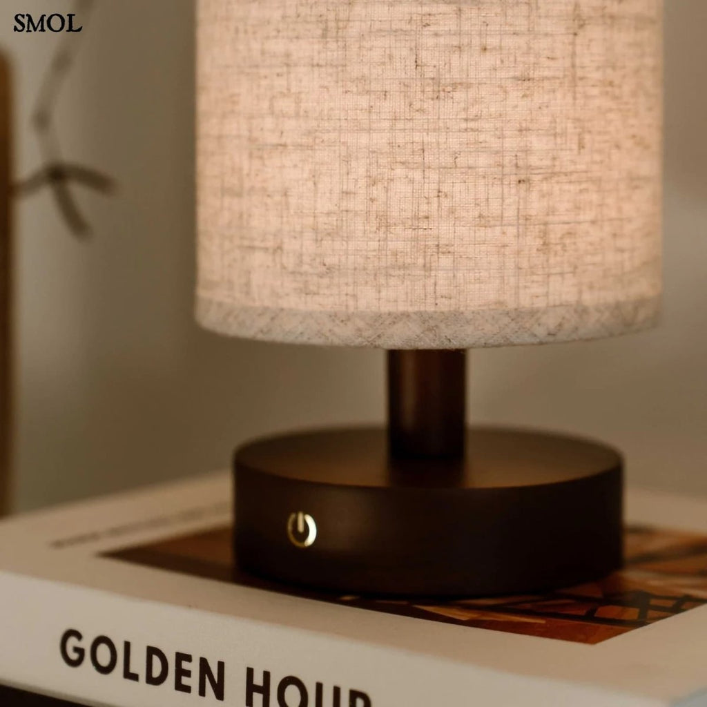 Sötétbarna Fa Asztali Lámpa USB - C Töltéssel | BEN - SMOL