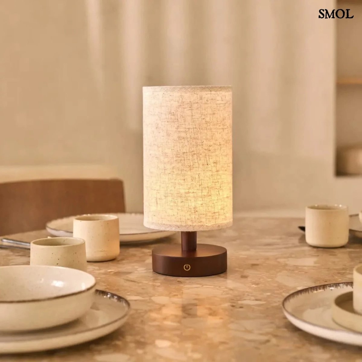 Sötétbarna Fa Asztali Lámpa USB - C Töltéssel | BEN - SMOL