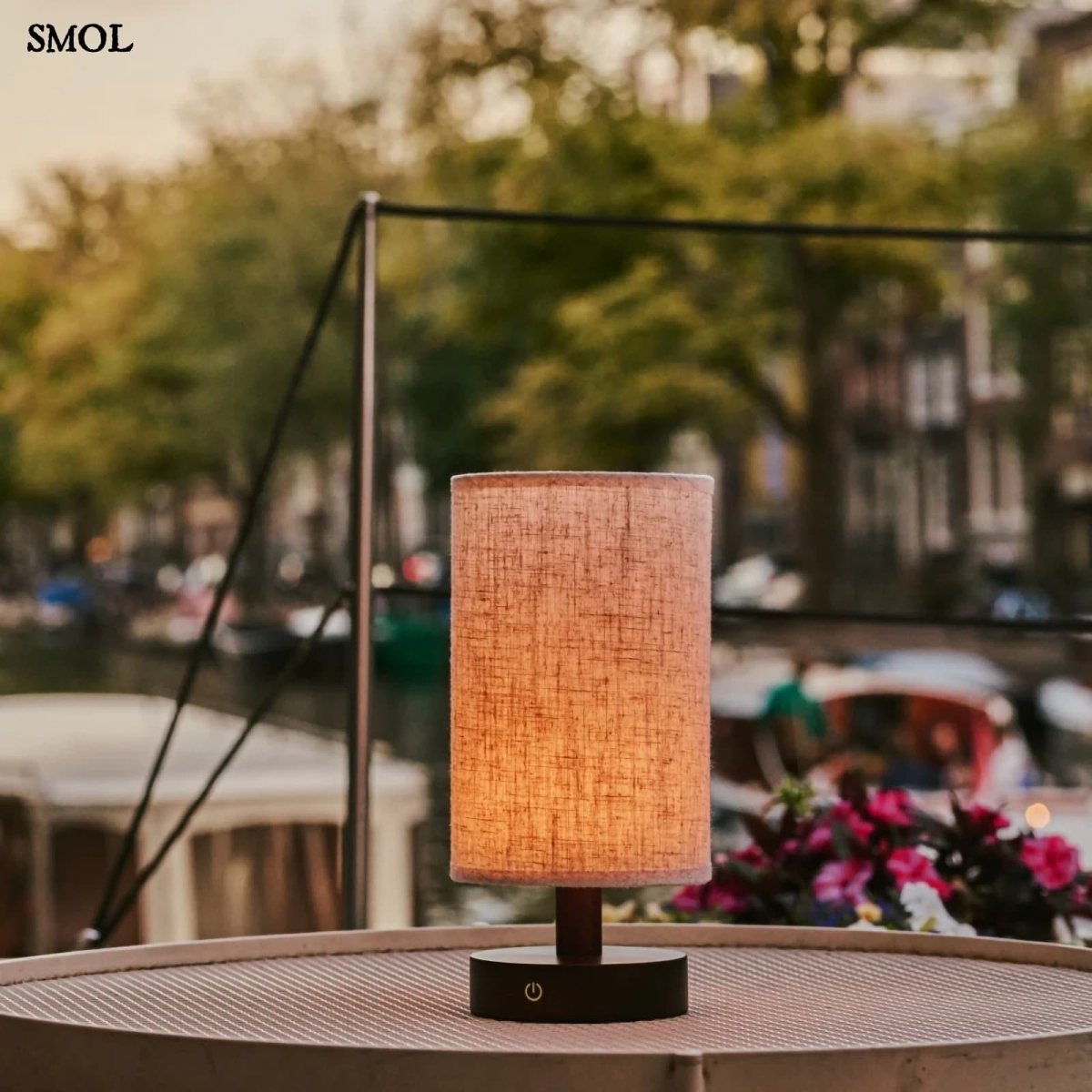 Sötétbarna Fa Asztali Lámpa USB - C Töltéssel | BEN - SMOL
