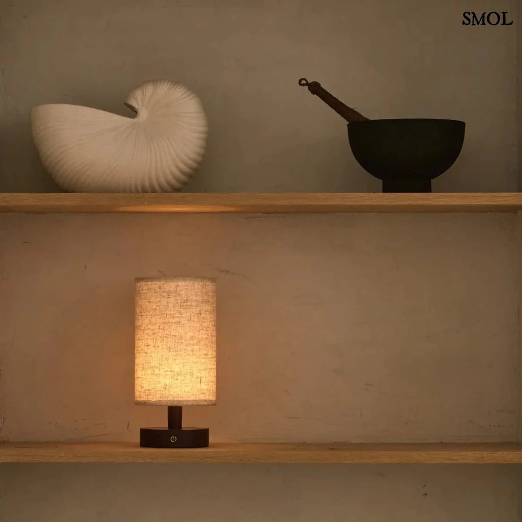 Sötétbarna Fa Asztali Lámpa USB - C Töltéssel | BEN - SMOL