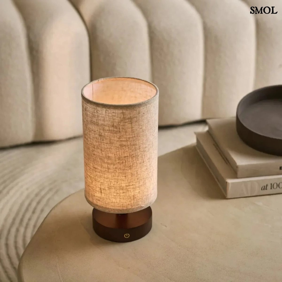Sötétbarna Fa Asztali Lámpa USB - C Töltéssel | BEN - SMOL