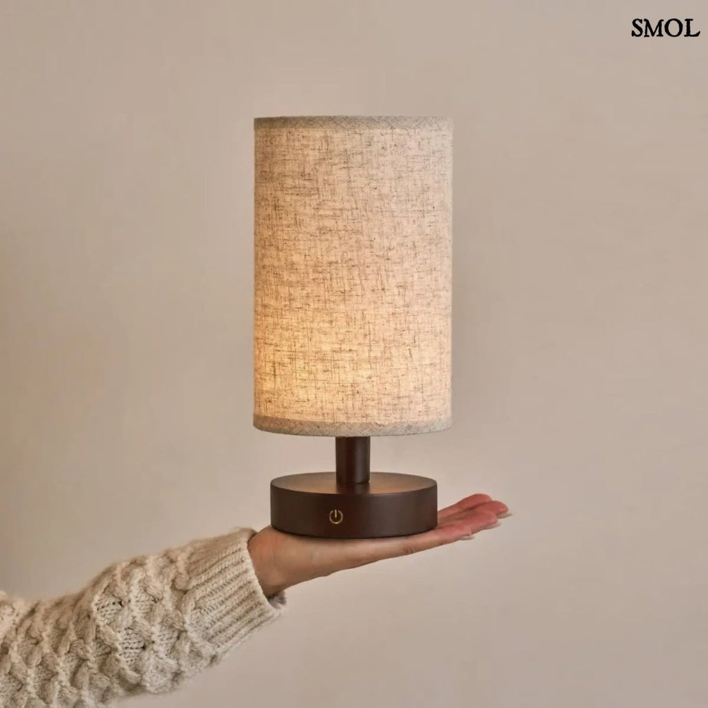 Sötétbarna Fa Asztali Lámpa USB - C Töltéssel | BEN - SMOL