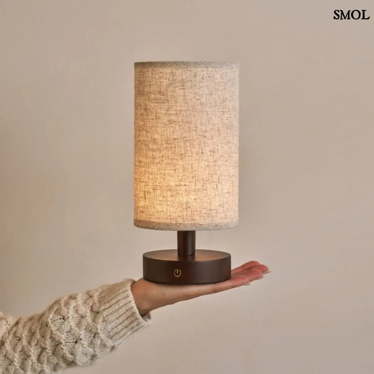 Sötétbarna Fa Asztali Lámpa USB - C Töltéssel | BEN - SMOL