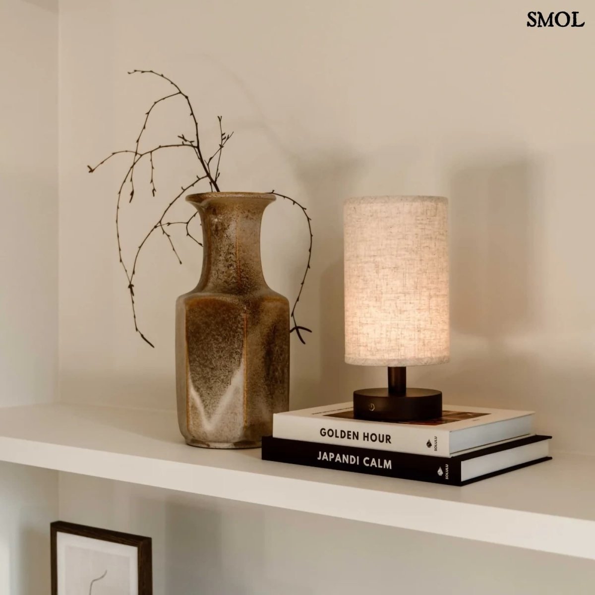 Sötétbarna Fa Asztali Lámpa USB - C Töltéssel | BEN - SMOL