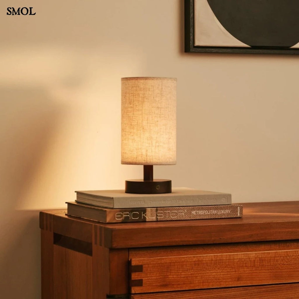 Sötétbarna Fa Asztali Lámpa USB - C Töltéssel | BEN - SMOL