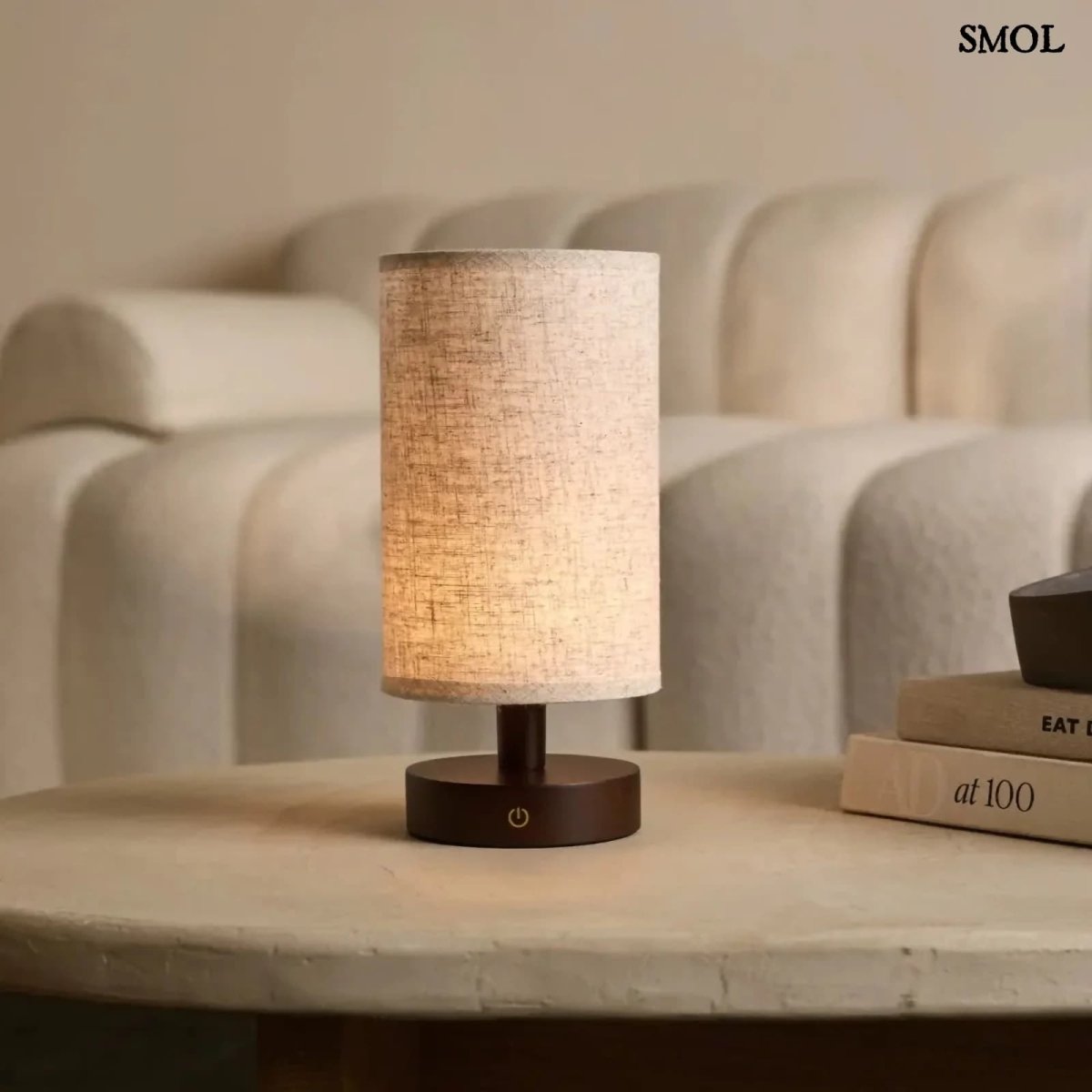 Sötétbarna Fa Asztali Lámpa USB - C Töltéssel | BEN - SMOL