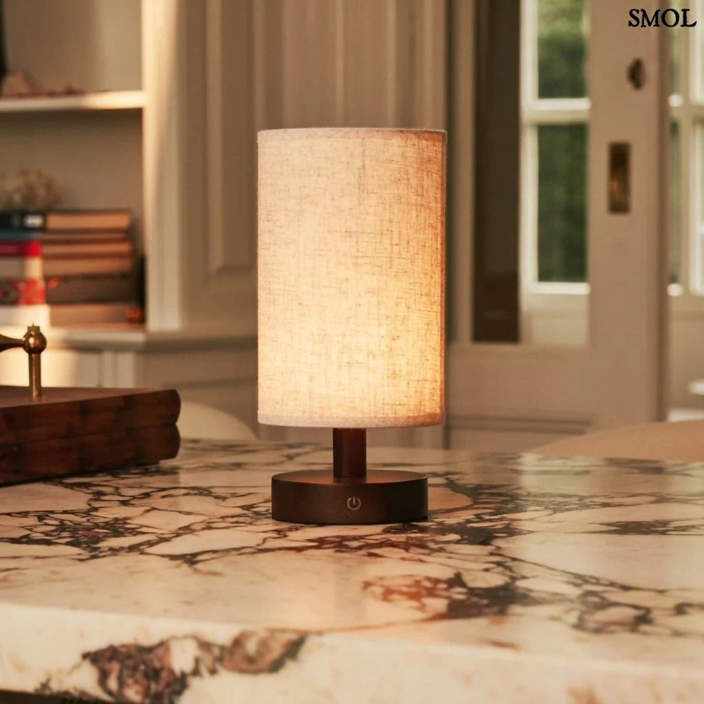 Sötétbarna Fa Asztali Lámpa USB - C Töltéssel | BEN - SMOL