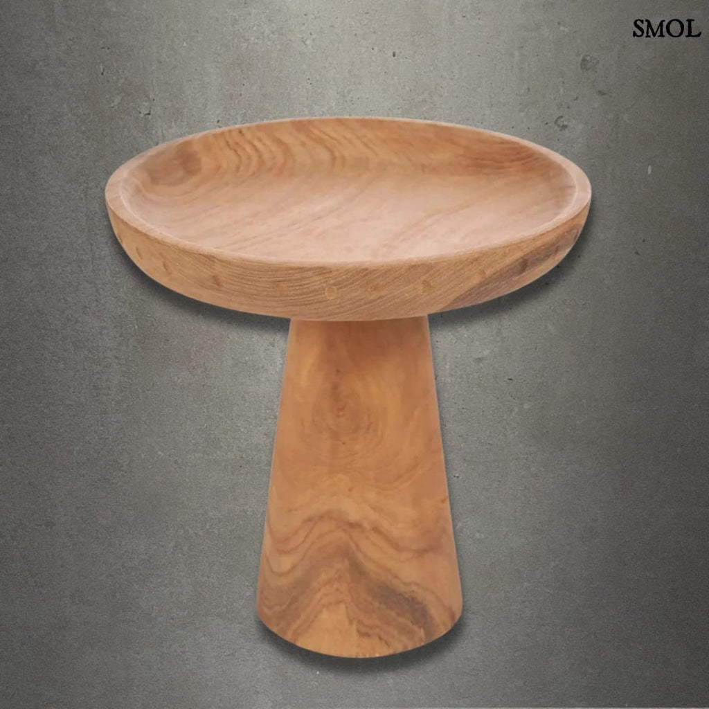 Natúr tíkfa süteményes kínáló tálalótalppal, szürke háttérrel