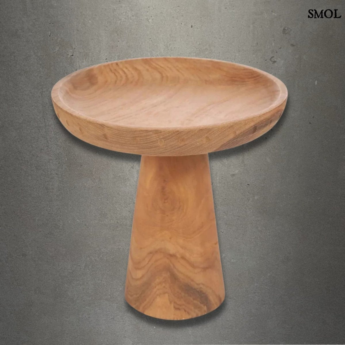 Natúr tíkfa süteményes kínáló tálalótalppal, szürke háttérrel