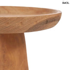 Natúr tíkfa süteményes kínáló tálalótalppal, oldalról nagyítva