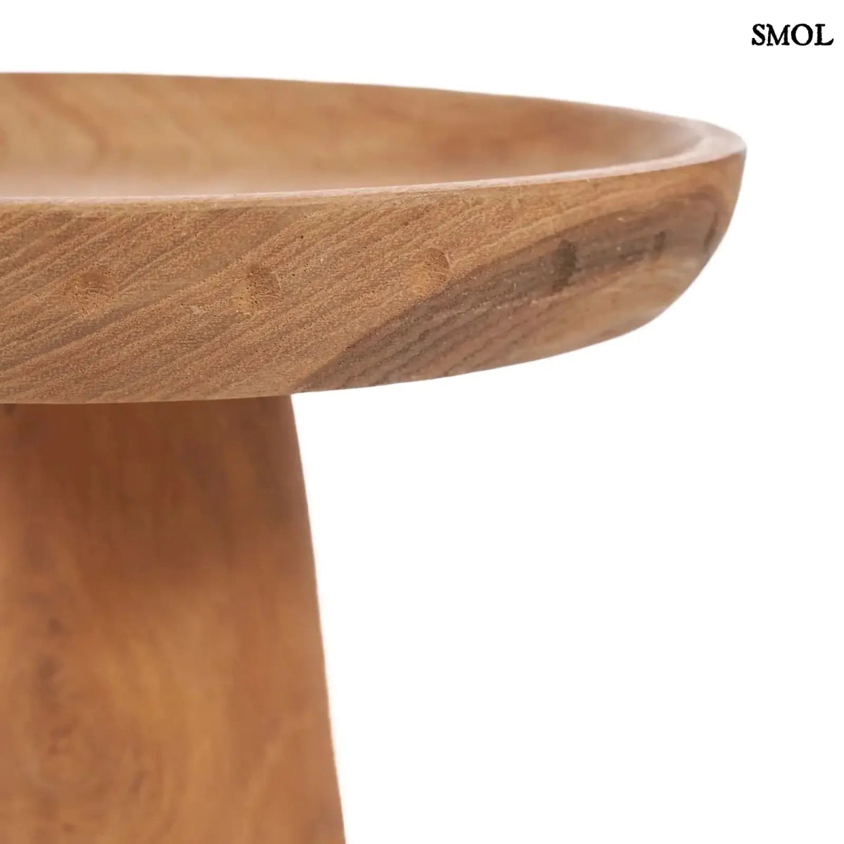 Natúr tíkfa süteményes kínáló tálalótalppal, oldalról nagyítva