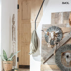 Szobor tartón - nagyméretű, fa, 120,5cm | KALI - smol.hu - ajtó mellett