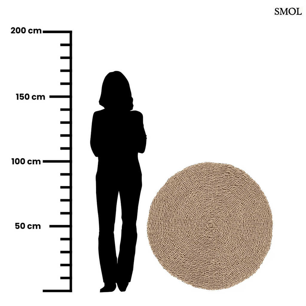 Természetes szizál szőnyeg kerek formában, kézzel font textúrával, homokszínű boho stílusban, méretarányosan