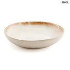 Kézzel készült portugál tálalótányér fehér háttérrel