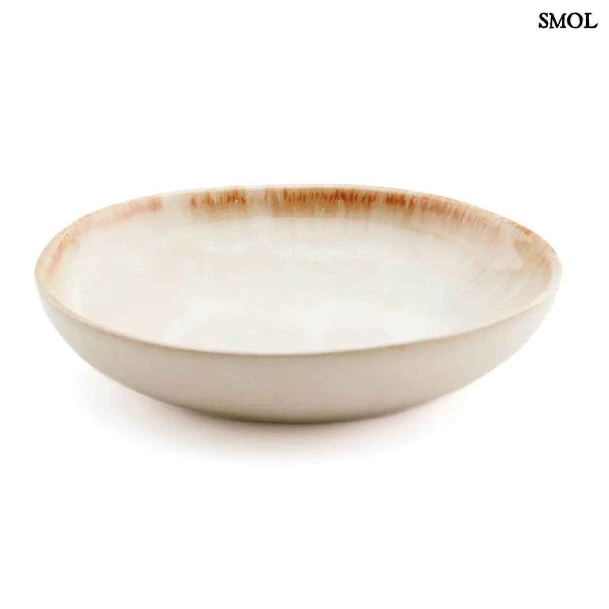 Kézzel készült portugál tálalótányér fehér háttérrel