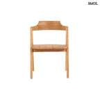 Teakfa étkezőszék természetes fa színben, ívelt háttámlával szemből