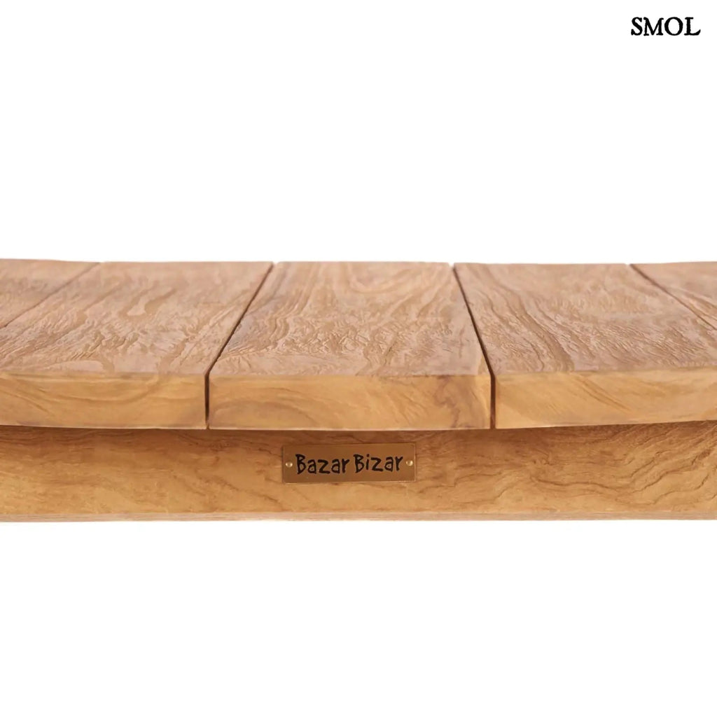 Teakfa étkezőszék természetes fa színben, ívelt háttámlával ülőfelület szemből