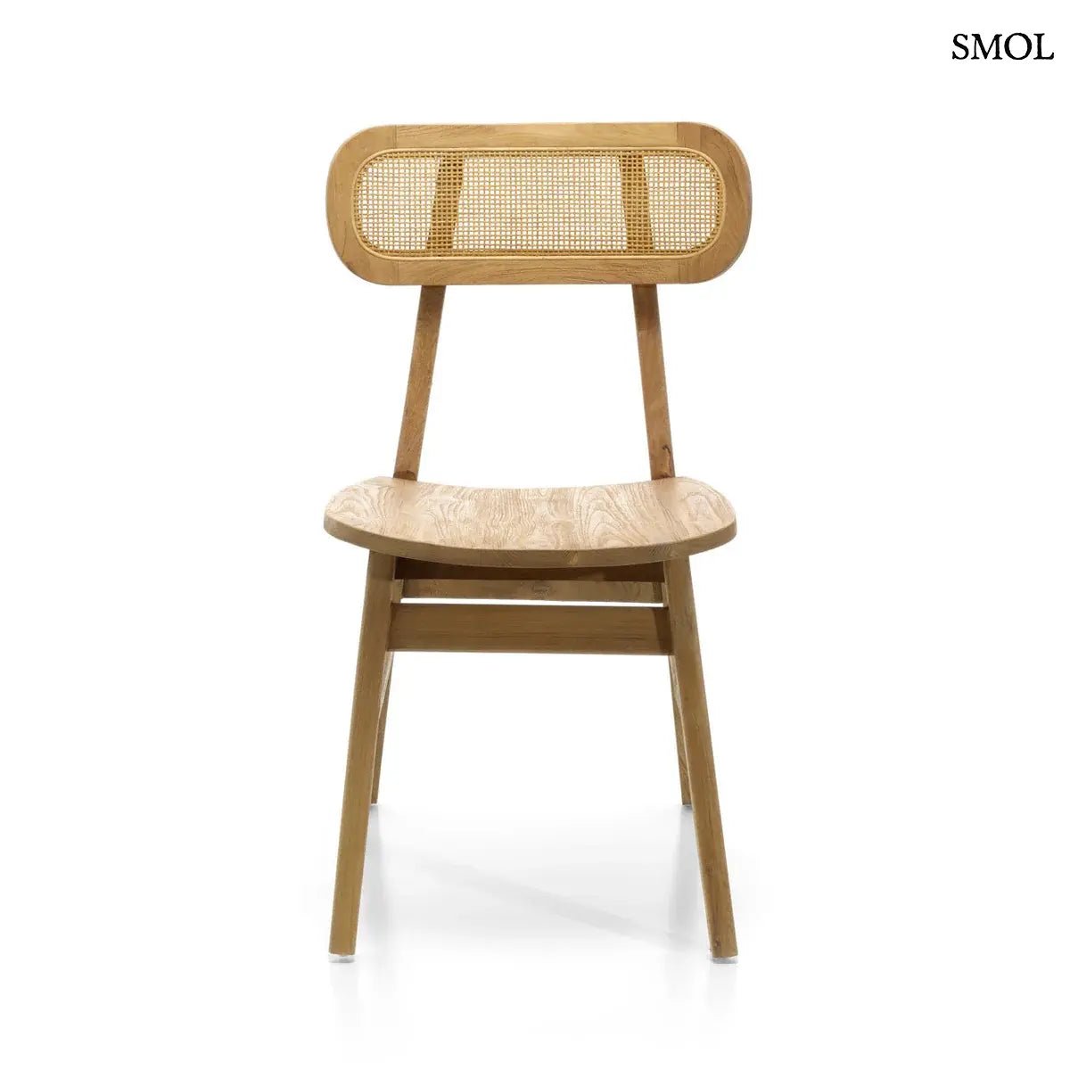 Teakfa étkezőszék világos rattan háttámlával és tömörfa üléssel, természetes színben, szemből