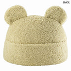 Zöld Teddy Párna macifülekkel, puha buklé anyagból és oldalsó tárolózsebbel, fehér háttérrel