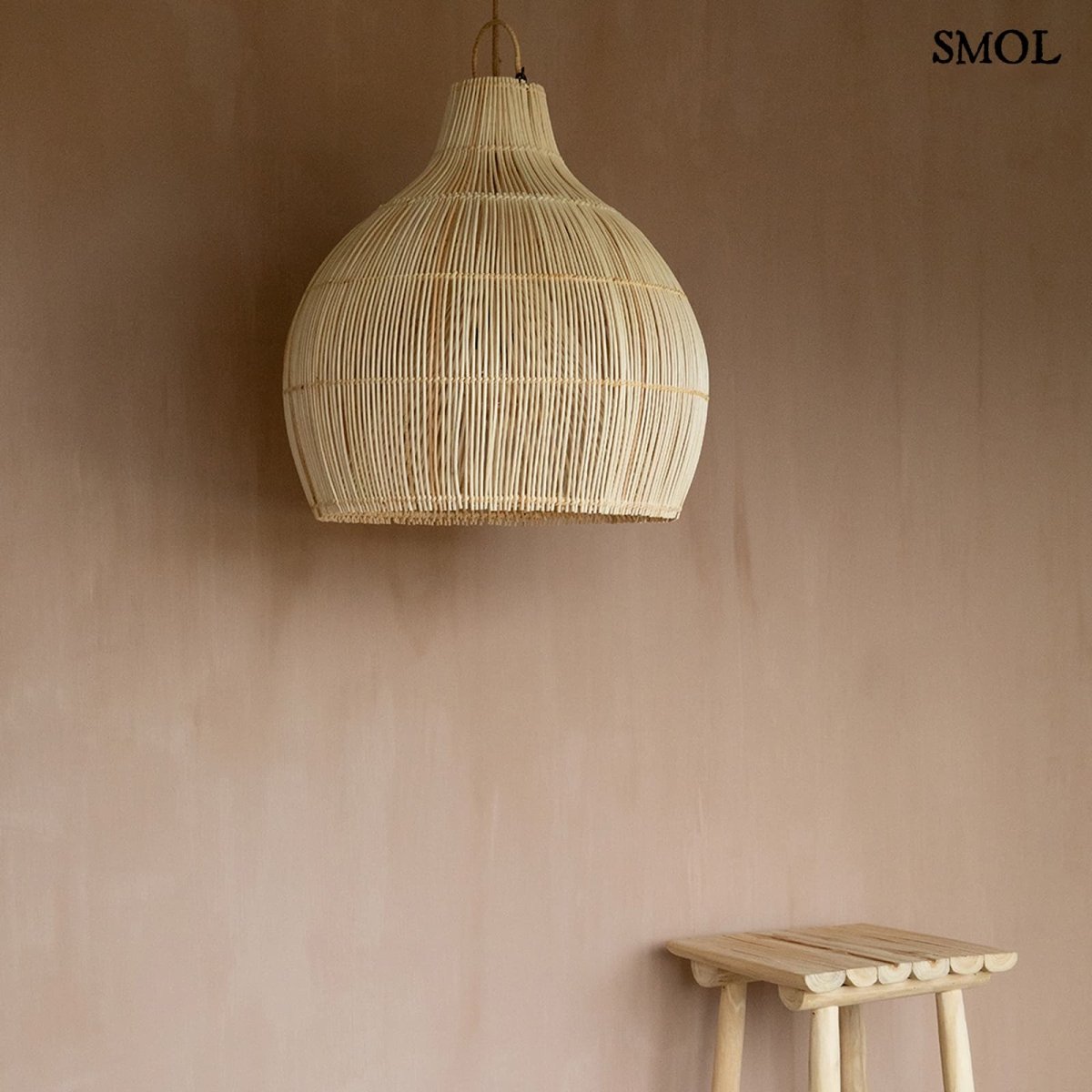 55 cm átmérőjű kézzel fonott rattan függőlámpaernyő természetes színben ülőkével