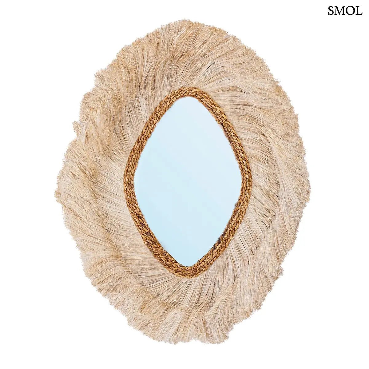 Kézzel készült abaca keretes tükör, természetes stílus, melegséget és fényt adó dekoráció beltéri használatra, fehér háttérrel