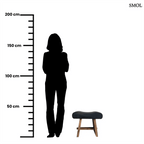 Rusztikus Suar fa ülőke fekete bőrüléssel és trópusi keményfa lábakkal modern, natúr stílusban, méretarányosan