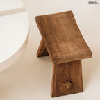 Ívelt ülőfelületű, tömör suar fából készült ülőke japán stílusban, felülről