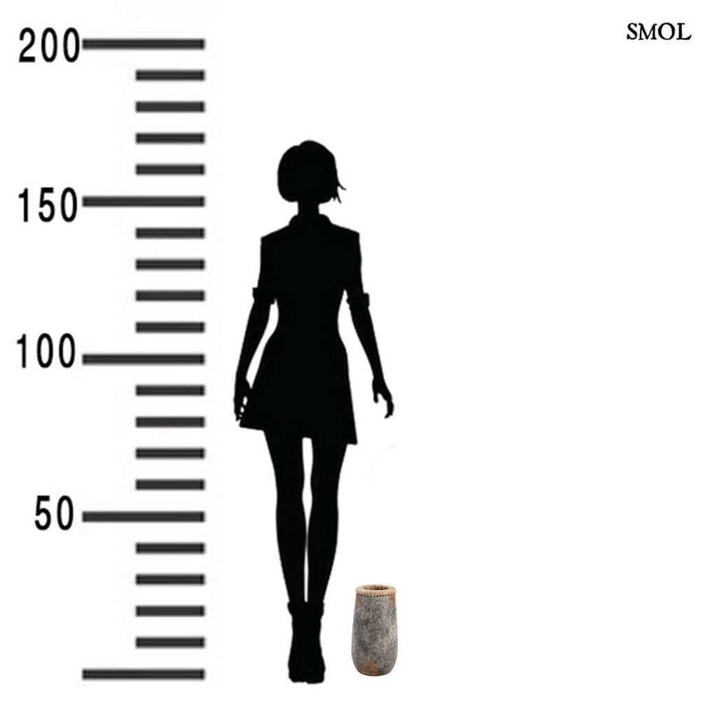 Váza - antik szürke, terrakotta, raffiával, 26 cm | SNEAKY - SMOL