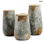 Váza - antik szürke, terrakotta, raffiával, 26 cm | SNEAKY - SMOL