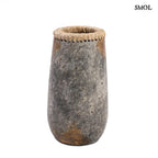 Váza - antik szürke, terrakotta, raffiával, 26 cm | SNEAKY - SMOL