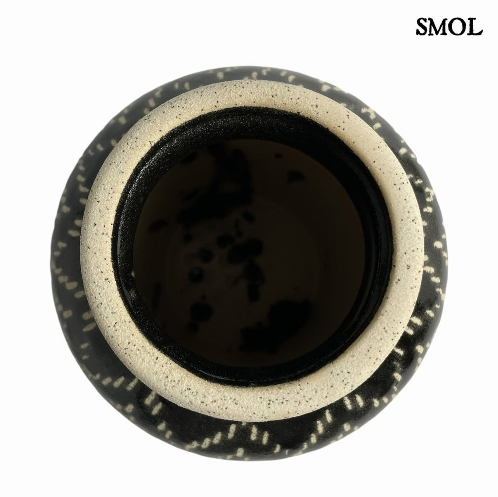 ASTON - fekete-fehér kerámia váza – 28,5 cm - smol.hu - felülről