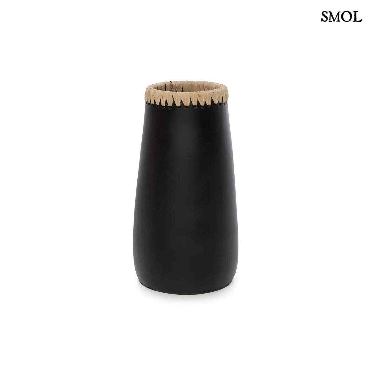 Váza - fekete, terrakotta, raffiával, 26 cm | SNEAKY - SMOL