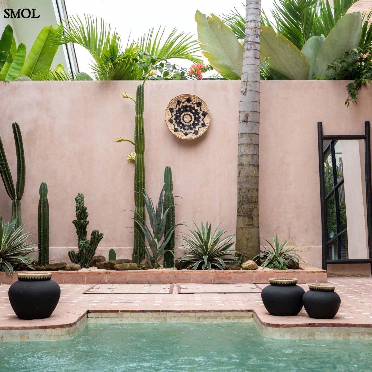 Váza - fekete, terrakotta, raffiával, 29 cm | STAYA - SMOL