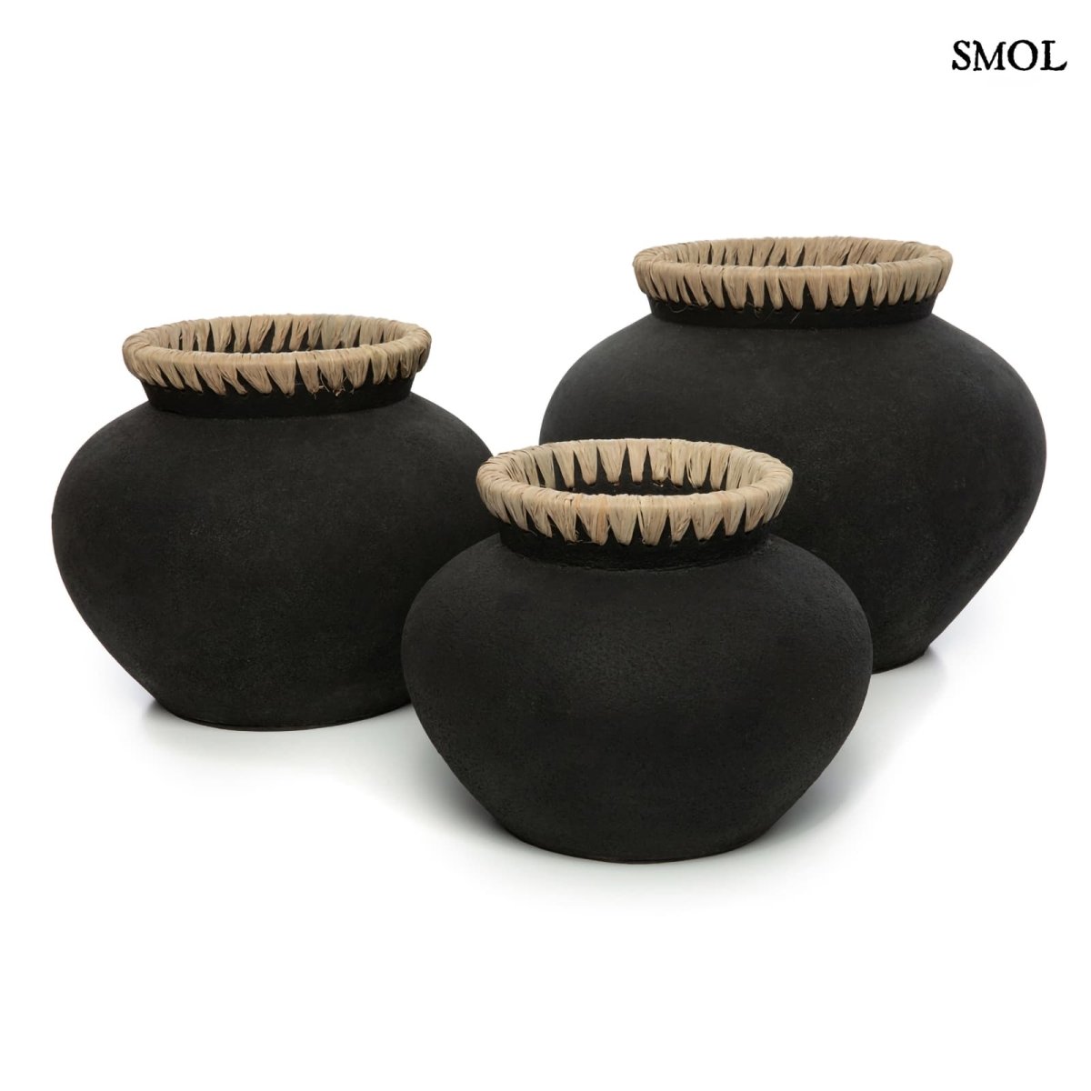 Váza - fekete, terrakotta, raffiával, 29 cm | STAYA - SMOL