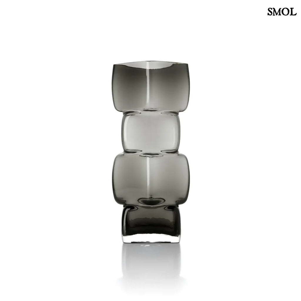 Váza – Kézzel készült, újrahasznosított, sötétszürke üveg váza kocka formával, oldalról