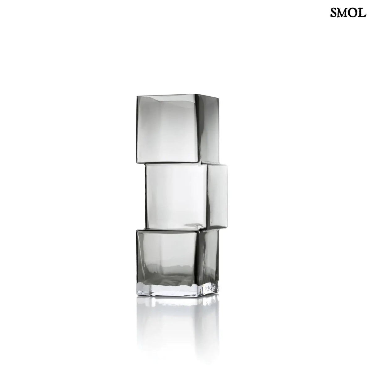  sötétszürke RUMMIKUB üveg váza három, egymásra épített kocka formájú üvegrészből, játékos, eltolt dizájnnal, fehér háttérrel