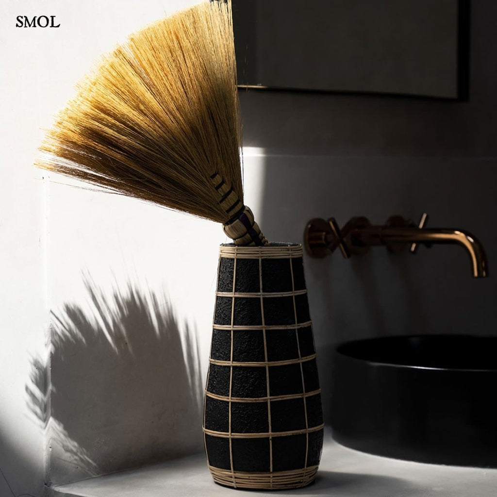 Váza - rattannal, fekete, 31 cm | LOVEY - SMOL