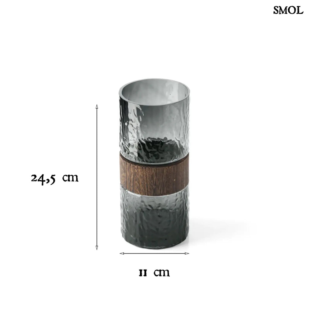 Sötétszürke textúrált üveg váza, barna fa berakással, méretekkel