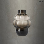 Nagy méretű (L), sötétszürke váza buborékos, szőlőfürt designnal, átmenetes színnel, szürke háttérrel