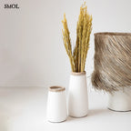 Karcsú terrakotta váza raffia díszítéssel két méretben, levéllel