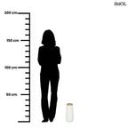 Karcsú terrakotta váza raffia díszítéssel méretarányosan