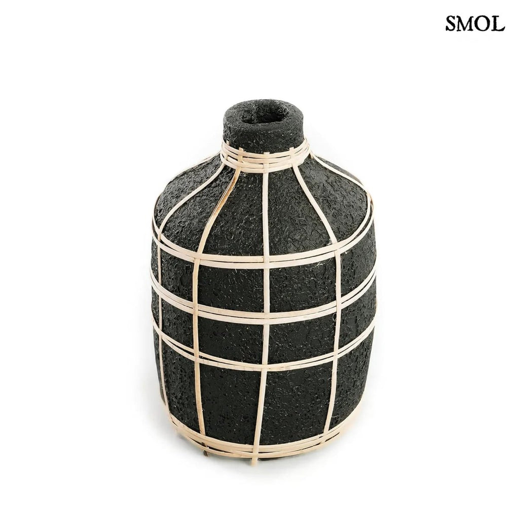 Váza - terrakotta, fekete, rattannal, 23 cm | WILLA - SMOL