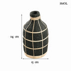 Terrakotta váza rattan részletekkel, natúr színben méretekkel