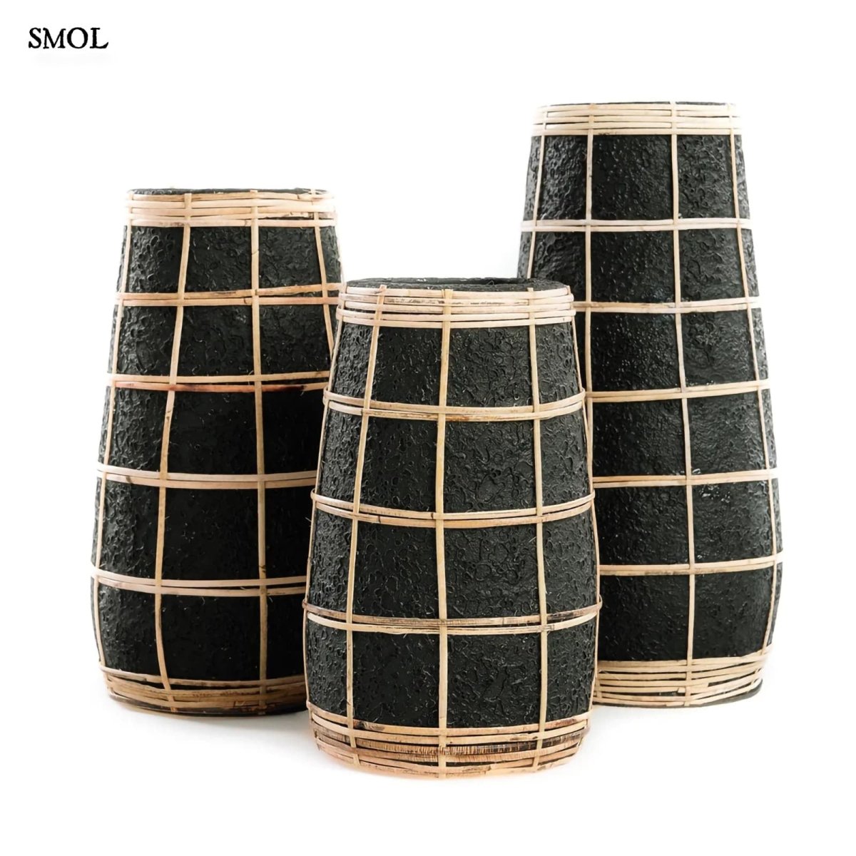 Fekete terrakotta váza rattan fonással - három méretben