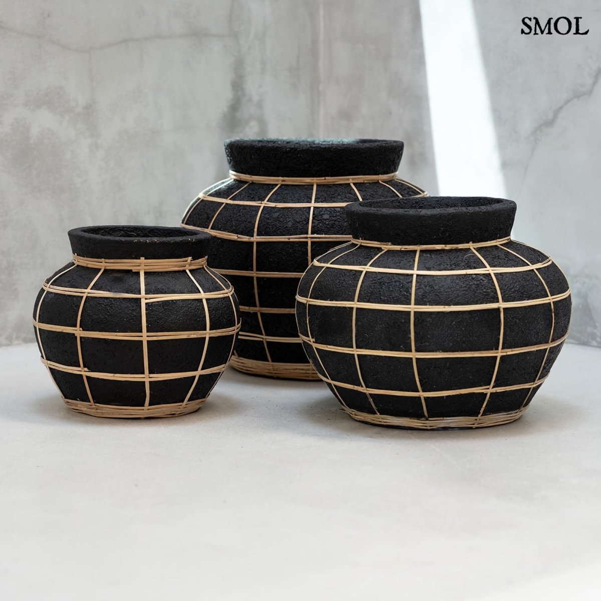 Váza - terrakotta, fekete, rattannal, 29 cm | BELLYM - SMOL