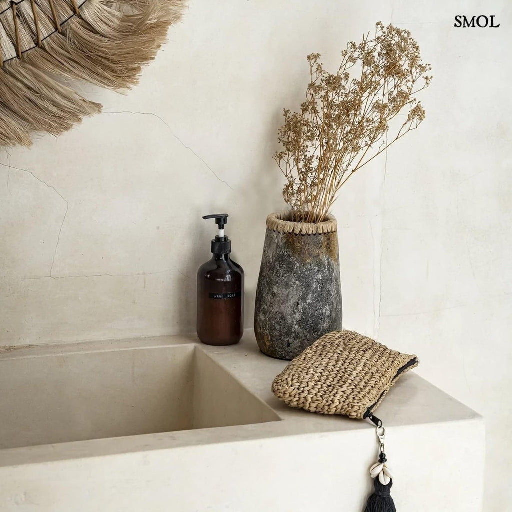 Váza - terrakotta, szürke, raffiával, 22 cm | SUSIE - SMOL